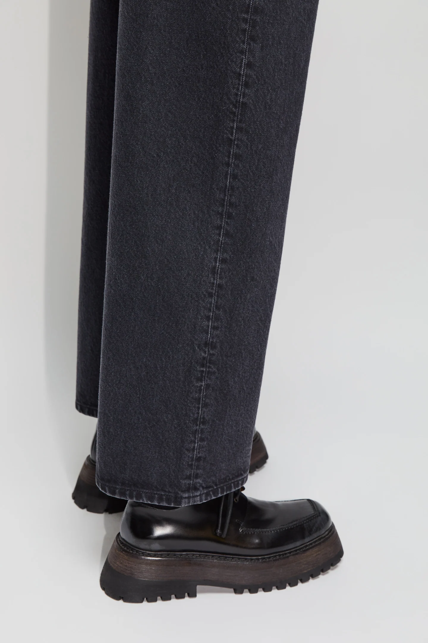Wide-Leg Cropped Jeans - Image 4