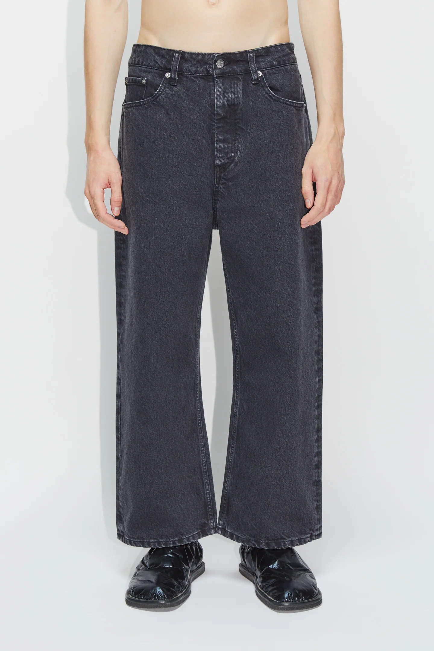 Wide-Leg Cropped Jeans - Image 5