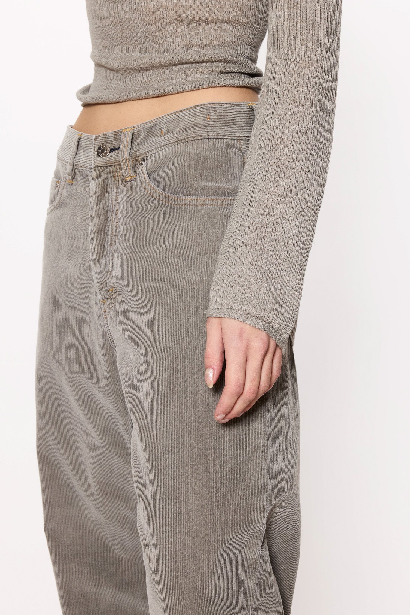 Loose-Fit Jeans - Image 8