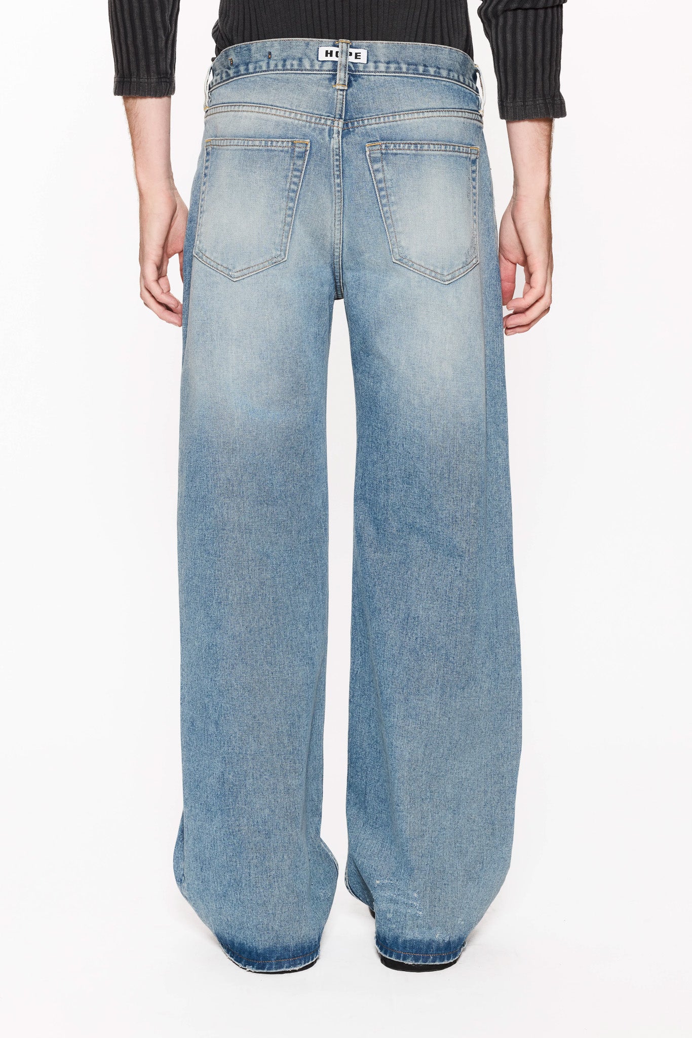 Low-Waist Wide-Leg Jeans - Image 3