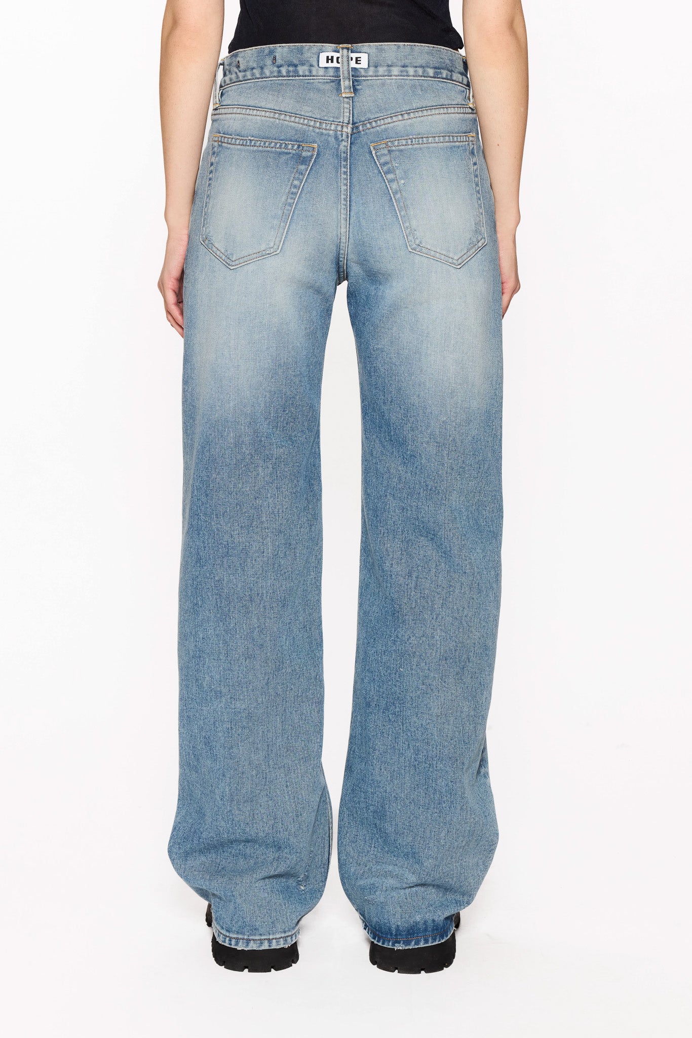 Low-Waist Wide-Leg Jeans - Image 5
