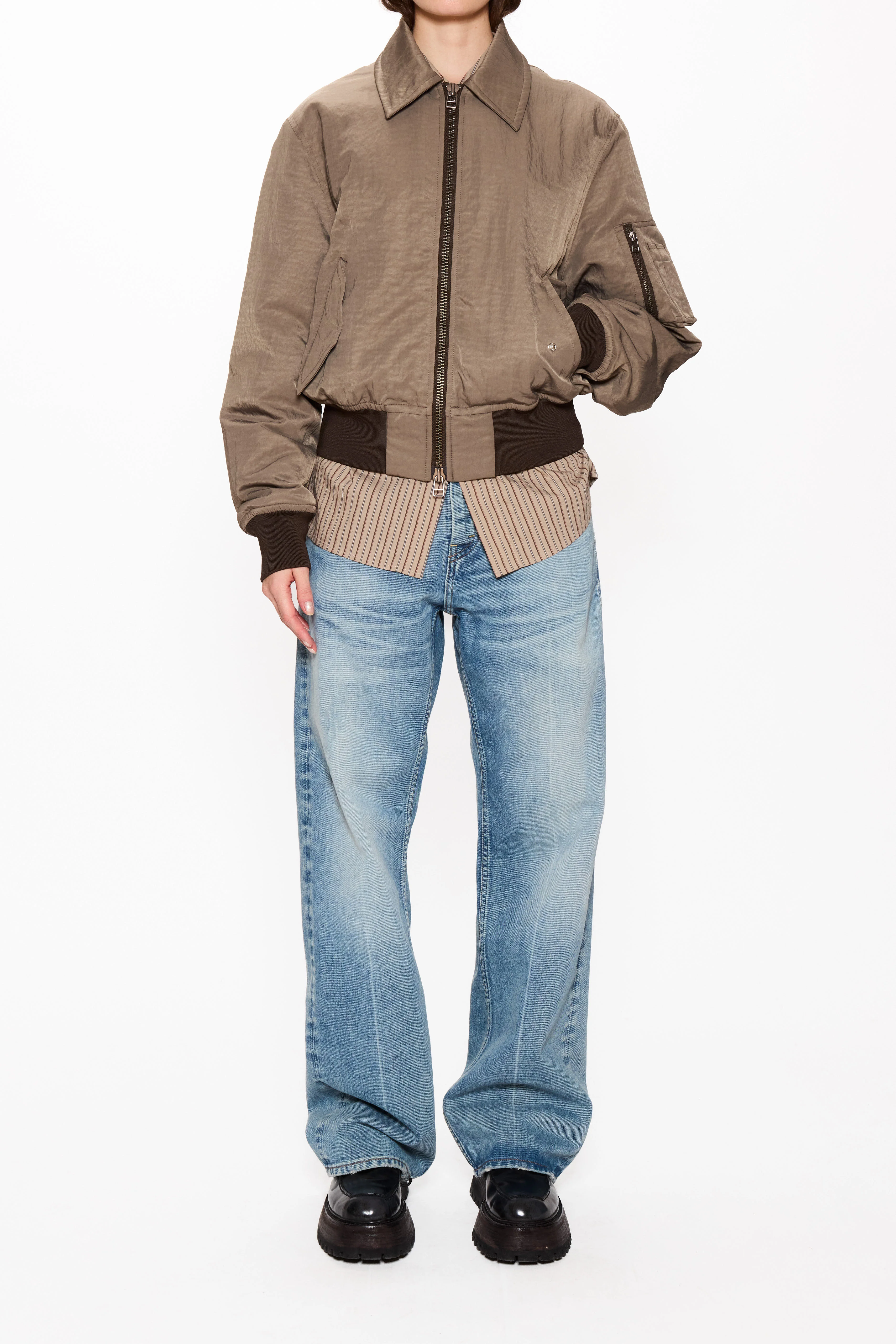 Low-Waist Wide-Leg Jeans - Image 7