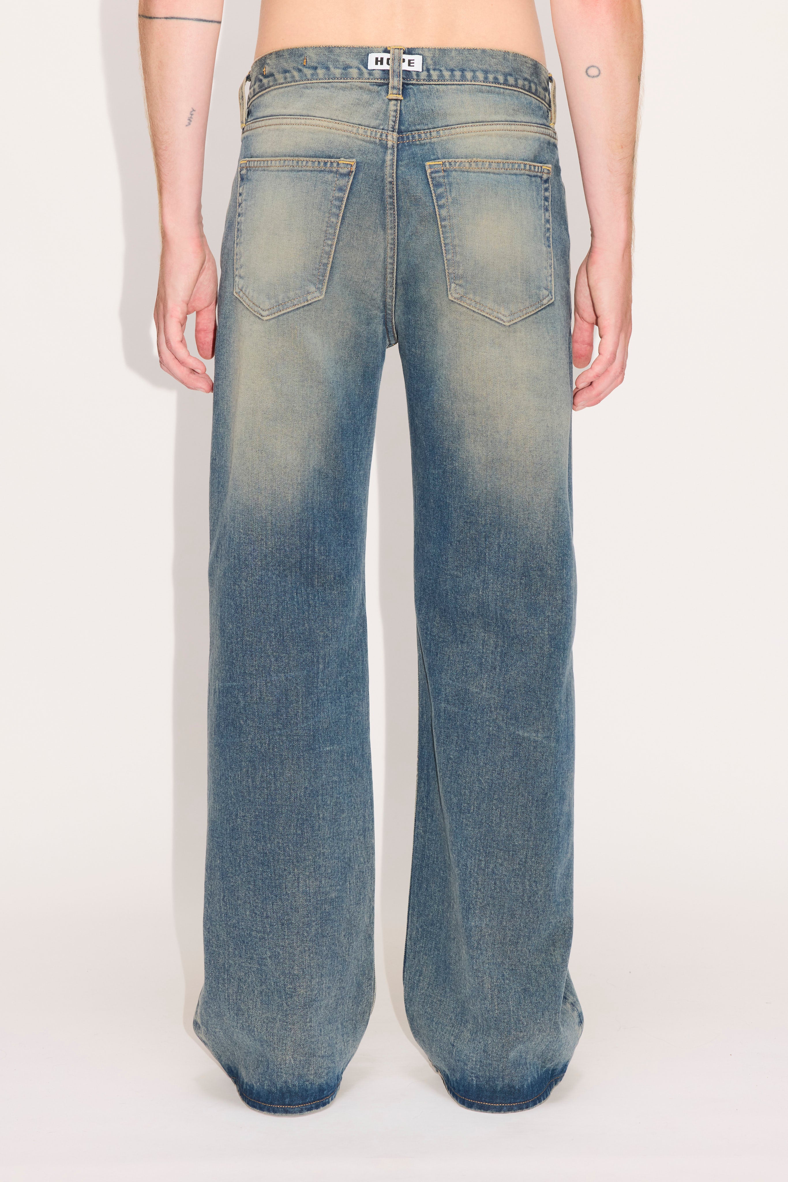 Low-Waist Wide-Leg Jeans - Image 5